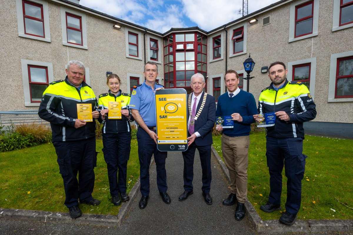 Launching the SEE something SAY something campaign in Drogheda, a community engagement project supported by An Garda Síochána and Drogheda Implementation Board. Join us in making a difference! #CommunityEngagement #DroghedaInitiative #Community @HealthyLouth @LouthPPN