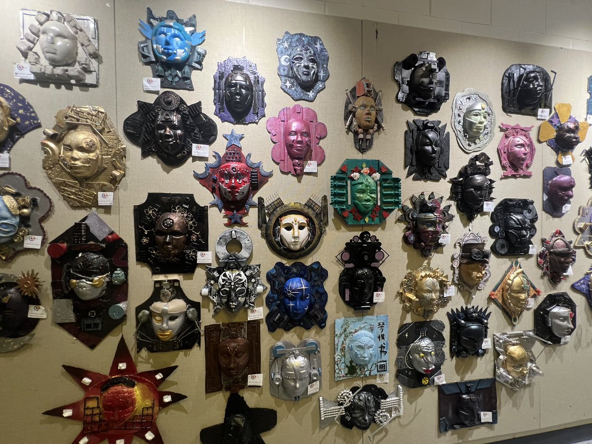 CobbVisualArts's tweet image. RUN to Osborne HS to see ALL the amazing artwork displayed everywhere! This tremendous demonstration of student learning from Osborne &amp;amp; feeders showcased in one location! #cobbartrocks @rlosbornehs #doingdriveslearning