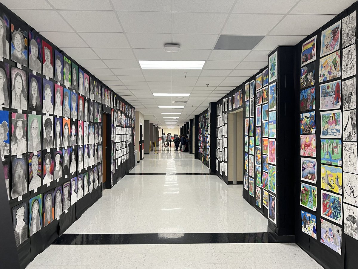 CobbVisualArts's tweet image. RUN to Osborne HS to see ALL the amazing artwork displayed everywhere! This tremendous demonstration of student learning from Osborne &amp;amp; feeders showcased in one location! #cobbartrocks @rlosbornehs #doingdriveslearning