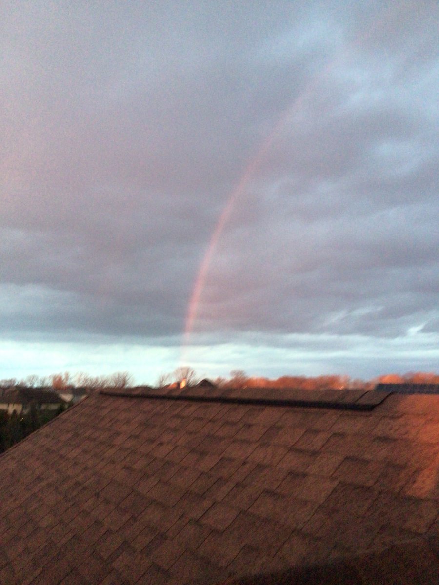 MayaDrawzThings's tweet photo. hello :) rainbow on the roof during sunset 🌈 https://t.co/7cmOzfNLeM