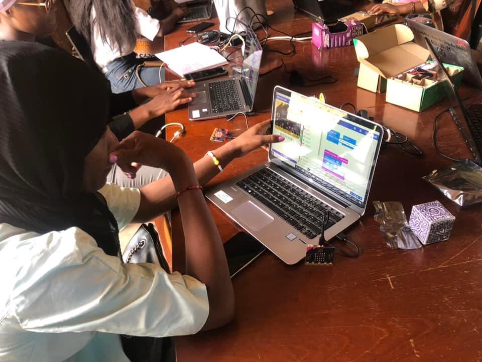 De l’exploration de l’électronique à la robotique, en passant par la réalité augmentée et le prompt engineering, ces jeunes filles étaient tout simplement émerveillées ✨

<a href="/LokossouKatia/">Lokossou Doris Katia</a>
<a href="/blackageek/">Lafia TIKANDE</a>
<a href="/ImpalaBridge/">ImpalaBridge 📚✏️🖥🎲</a>
<a href="/HubiVinciane/">Hubi & Vinciane Foundation</a>
<a href="/microbit_edu/">Micro:bit Educational Foundation</a>
#tech4girls
<a href="/unfpa_benin/">UNFPA Bénin CO</a>
<a href="/EnabelauBenin/">enabelaubenin</a>