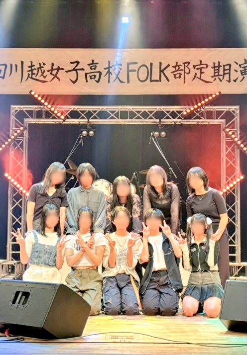 Merrily85428615's tweet photo. 【第41回川越女子高校Folk部定期演奏会】
この定期演奏をもって、Merrilyとvioletは引退しました

泡沫日和先輩、bl∅∅m先輩、みそらいろ。wilbis、violet、他にもたくさん！！大好きな人たちに囲まれてバンド活動ができて本当に幸せでした！！

愛してくれてありがとう！！ https://t.co/EjHP4v3S47