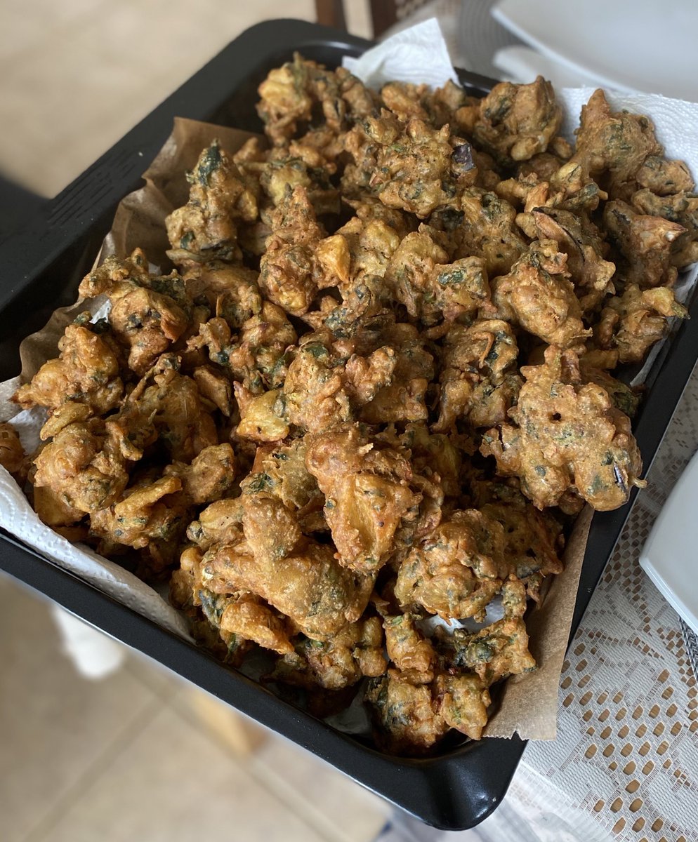 Poojipants's tweet photo. A whole oven tray of pakoras will be coming home with me from Brum at my folks. #mamascooking https://t.co/KeW052PJ8p