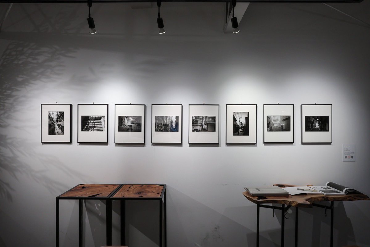 haunts_'s tweet photo. 北千住のselect gallery &amp; bar “baku”さんで写真展を本日から5/6まで開催中です。伊澤写真館の伊澤さんと合同で行っております。
私はいつものモノクロストリートスナップ。伊澤さんはヨセミテの美しい風景の写真です。
#北千住 https://t.co/8y8NFdZyqz