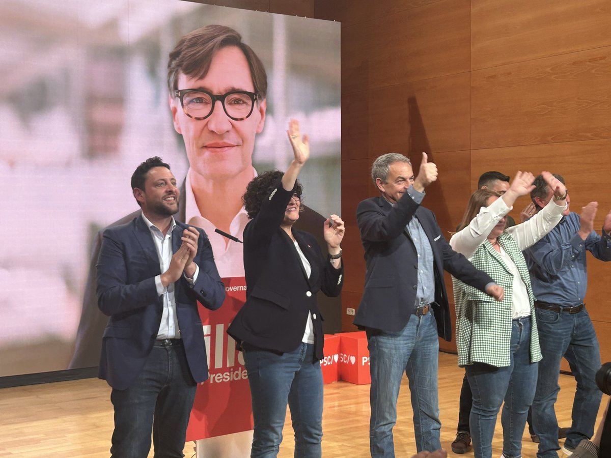 🌹Al mitin de campanya dels socialistes del @PSC_CampdeTgn amb JL Zapatero i els candidats @ROSA_M_IBARRA @AlbertoBondesio. 🌹Ara toca Catalunya, per unir i servir amb @salvadorilla President. #elvendrell #BaixPenedès @socialistes_cat