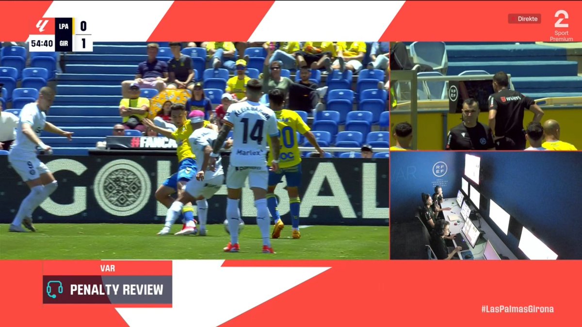 📺💥 Cruce de cables de Figueroa Vázquez en el estadio de Gran Canaria.

👉🏻 El VAR llamó al colegiado para que revisara un penalti señalado previamente.

❌ NO ES PENALTI.

▪️ Pese a que no existe contacto, el colegiado andaluz mantuvo su decisión inicial de forma incomprensible.