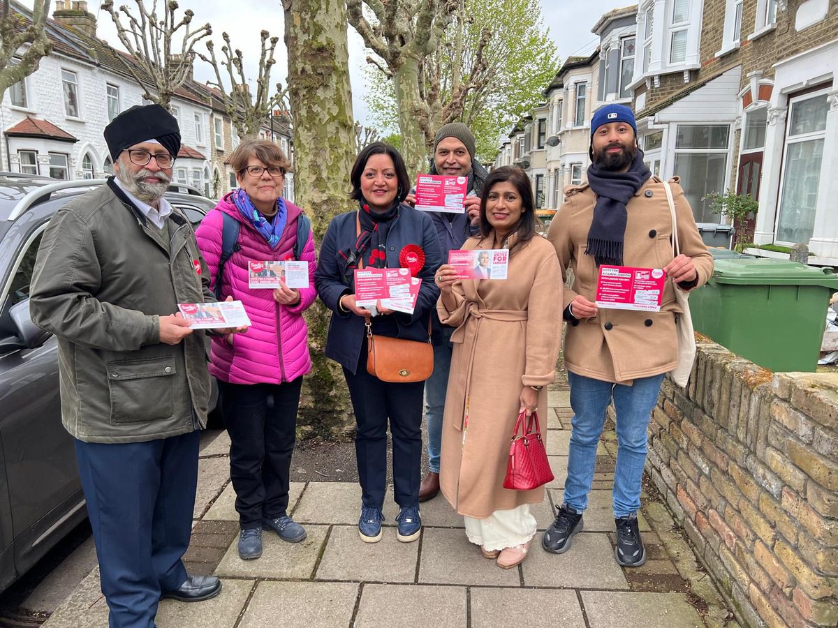 Couldn’t make it out today because I’ve got canvasser’s lurgy, but fantastic photo of this lovely lot! East London is voting for @SadiqKhan @unmeshdesai @James_Beckles and @UKLabour on May 2nd!
