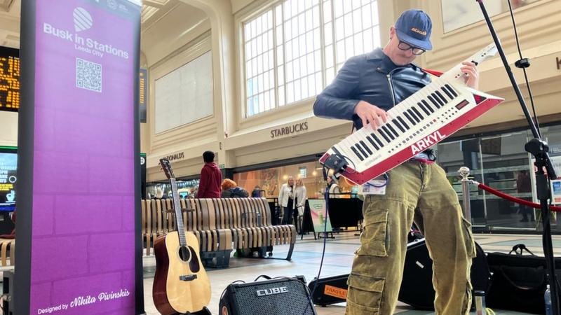 Not long until Leeds railway station is open to busker performances! A great article in @BBCNews talking about the opportunity for emerging and established artists to play inside the station as arranged by Busk in Stations and @leedsbeckett! Read more 👉 bbc.in/4ddyjh5