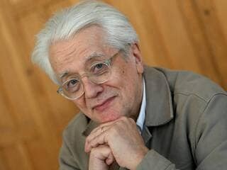 BasseCourFr's tweet photo. "Pascal Perrineau remporte le Prix du Livre Politique 2024 pour son analyse captivante de la Ve République. Un incontournable pour les passionnés de politique! #PascalPerrineau #LeGoûtDeLaPolitique #OdileJacob" https://t.co/otRGxrd0y5