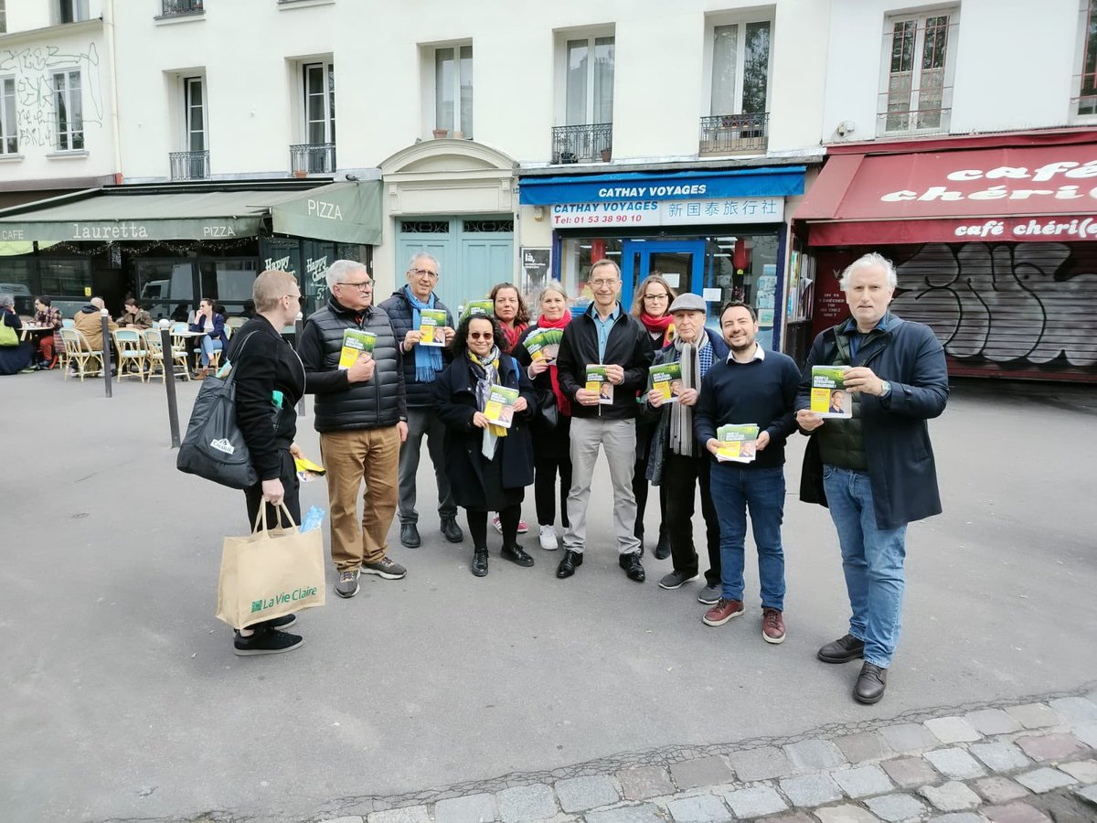 Mobilisation à Belleville #19e ce matin pour défendre la liste Réveiller l’Europe portée par @rglucks1 @partisocialiste @PS_Paris @placepubli_idf @PS19encampagne 🗳️🌹