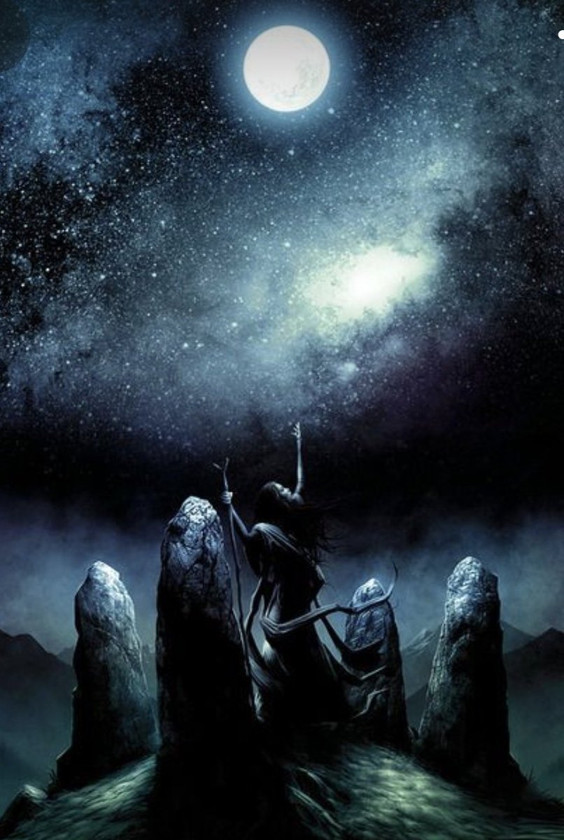 leticialaguno's tweet photo. La unión de La Morrigan con Dagda, otro gran dios guerrero, era una parte importante del festival de Samhain, que los celtas celebraban para señalar el comienzo del año nuevo. #dagda #Samhaim #Morrigan #celta #añonuevo #mitología https://t.co/uOAacCPdmN