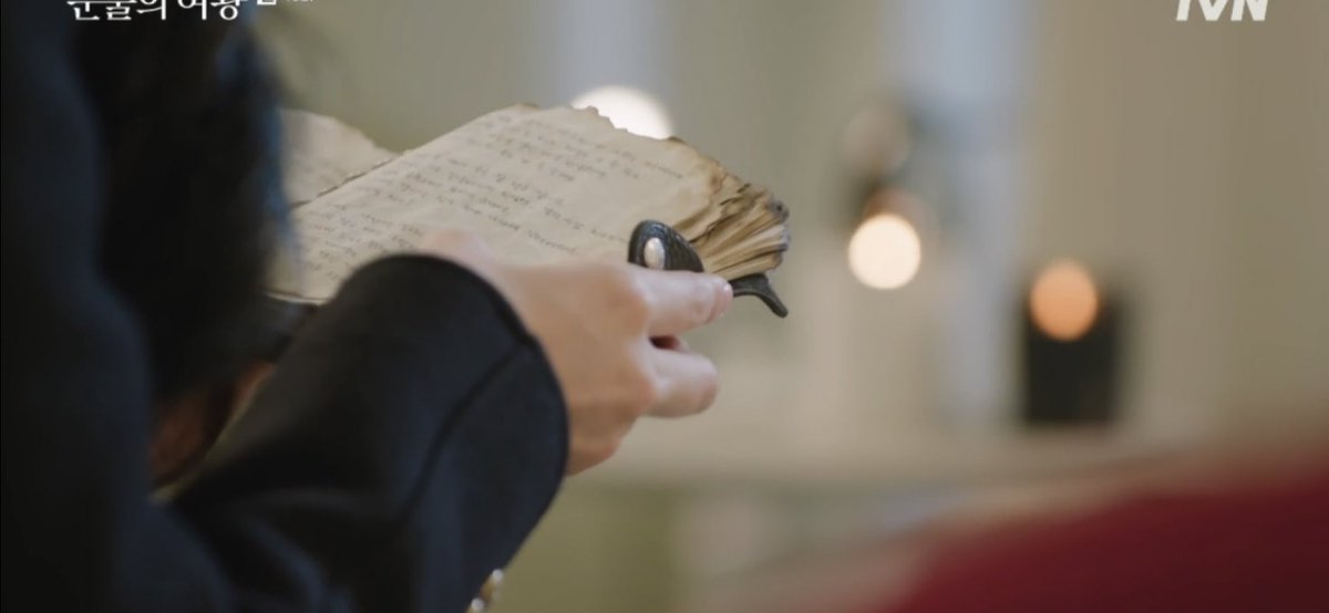 kdramacheese's tweet photo. haein finally reading her diary is like opening a pandora box. memories of her and hyunwoo are slowly syncing in 🥺

#QueenOfTears #QueenOfTearsEp15 https://t.co/z5G3DdLaqE