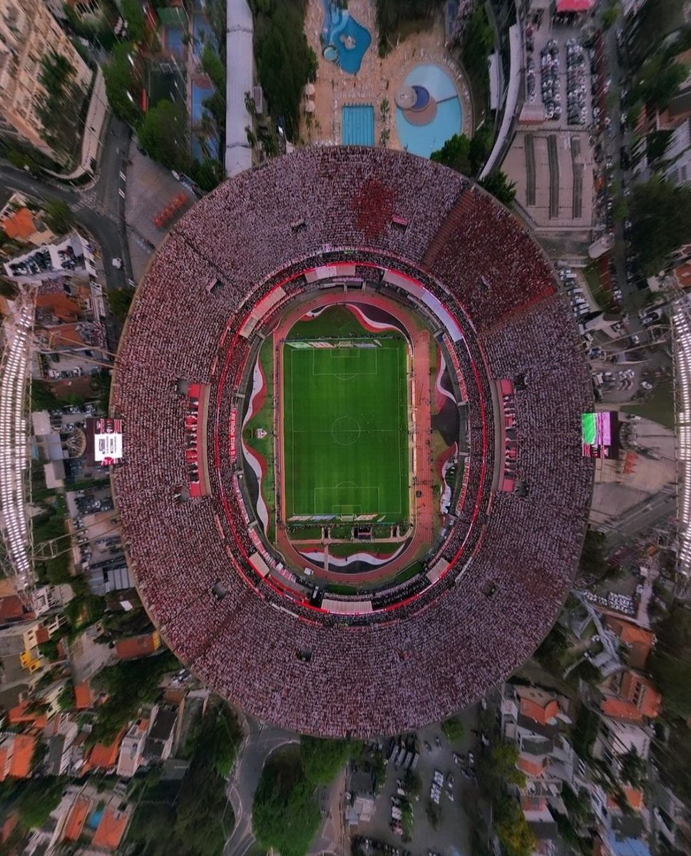 RICARDOLEITE01's tweet photo. Para o clássico de segunda-feira, à noite, no MorumBIS, já são 37 mil ingressos antecipados.

O São Paulo acredita, apesar do horário, que ultrapasse a casa dos 50 mil sãopaulinos. https://t.co/hRwfk113Cn