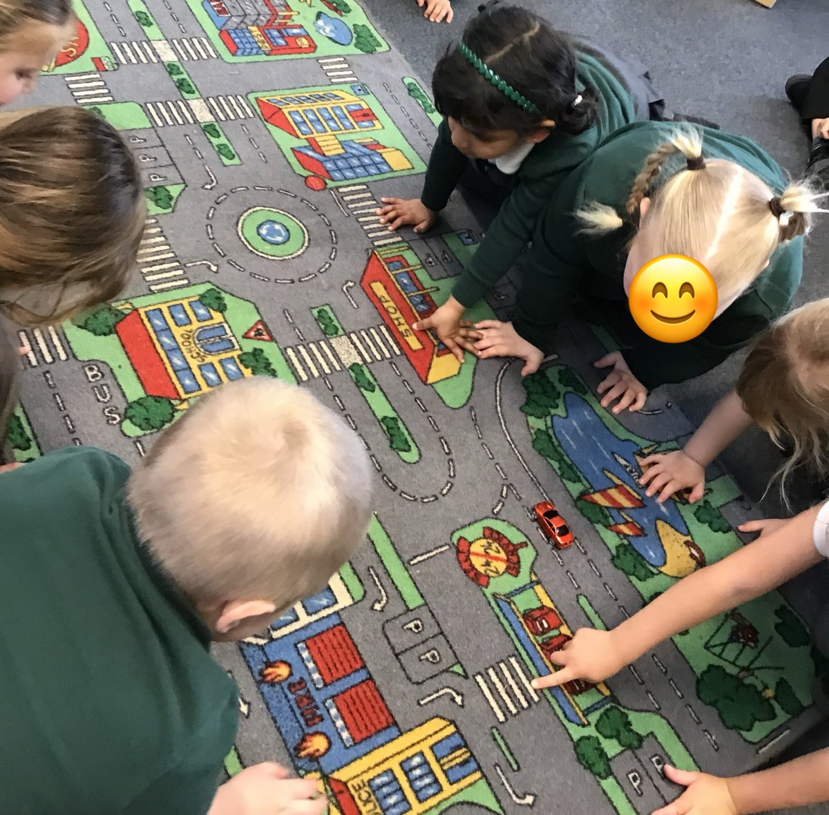 EYFS_BSA's tweet photo. Beep Beep day! We learnt about important road safety basics. Holding hands with a grown up when walking near roads, crossing roads at safe places with a grown up and using a child seat when travelling by car 🚗 @BrackensdaleS  #shinebright https://t.co/CjHuUaVLBs