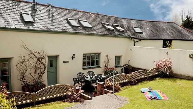 🌿 Discover the serene retreat of Long Barn Luxury Holiday Cottages in the picturesque countryside of North Whilborough, Devon!

🏡 Self Catering 
aroundaboutbritain.co.uk/Devon/4106

#Whilborough #Devon #SelfCatering #FamilyGetaway #HolidayRetreat #PlayArea #IndoorSwimmingPool #NewtonAbbot