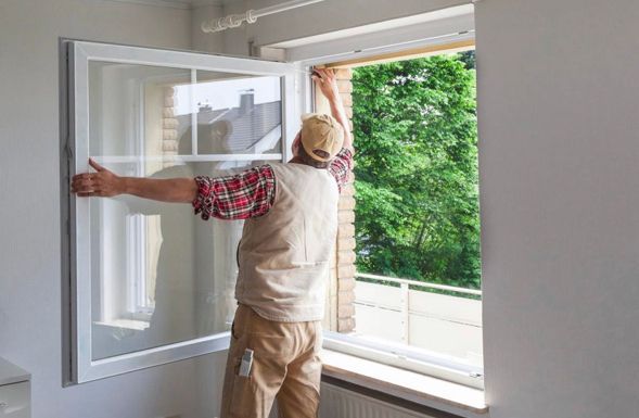 🏠 Spring is the perfect time for home improvements! If you're considering replacing your windows, here's our top tip: Opt for energy-efficient windows to keep your home cool in the summer and warm for winter, saving you money on bills year-round. #SpringRenovations #RoofingTips