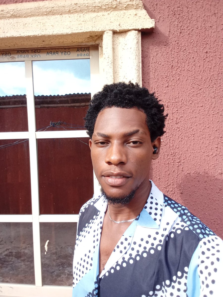 Alex_monarc's tweet photo. @yabaleftonline Turned to be my picture coincidentally wearing the same top in my profile picture 😏🤲 https://t.co/V40wRCFATP