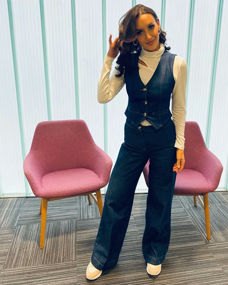 What a beautiful woman 👩 😍 
@Cath_Tyldesley looks so gorgeous in a waistcoat and jeans! ❤️ You look absolutely stunning 😍 ✨️ #lookoftheday #ootd
