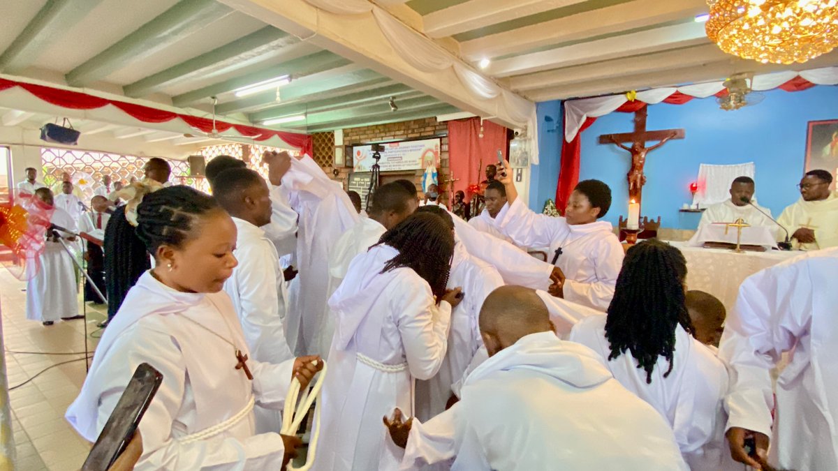 pc_kizito's tweet photo. Notre Prise dβaube du 6 Avril 2024 Γ Saint Matia Mulumba Old Kampala Parish,
Choeur Parain : Choeur Notre Dame du Mont Carmel de Butembo - Beni en RDC
@PueriCantores
#workofgod #petitchanteur #peuricantores #song #sing #paris #butembo #kampala #uganda https://t.co/AWjDgUcDWe