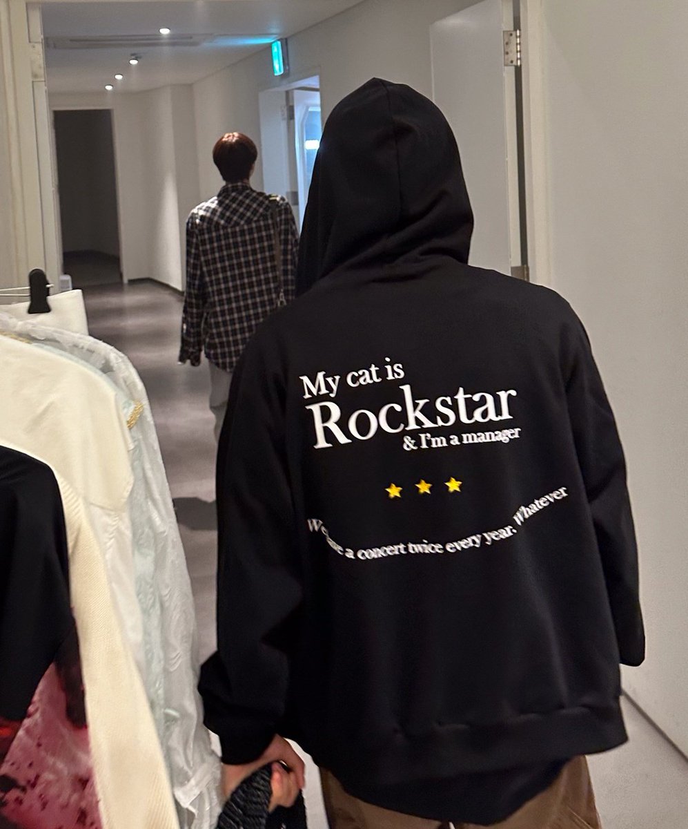 jaywoncoverwhen's tweet image. and the cat is in front of him