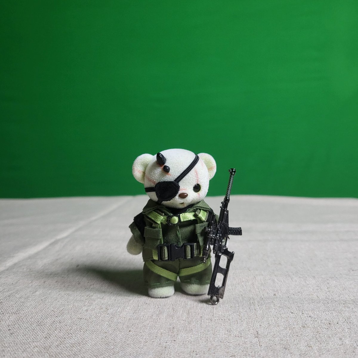 Finally finished making this flimsy outfit for my green bear 🐻