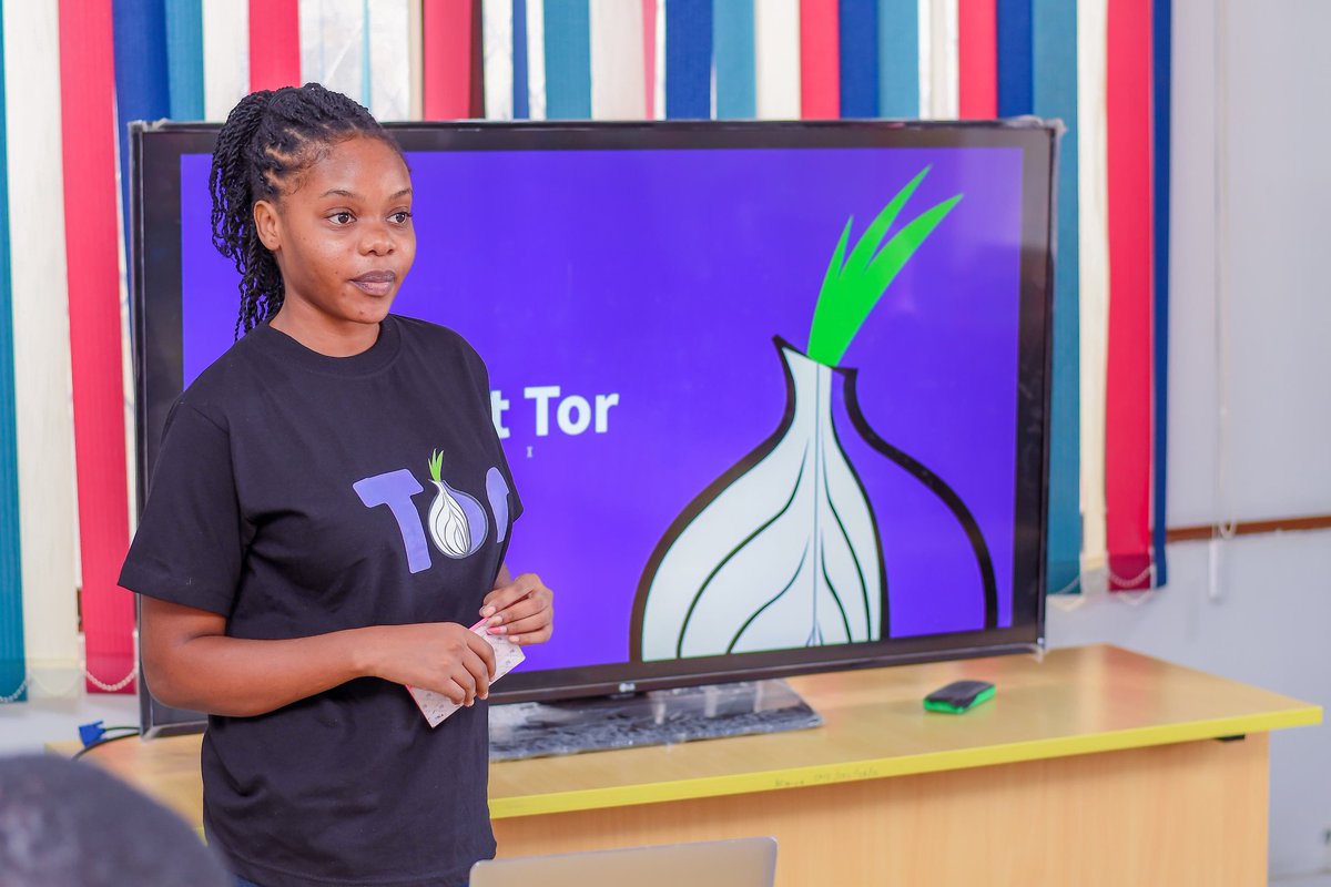OluochRecky's tweet image. Talking about @torproject , dived into the Origin of Tor and the key differences between Tor and VPN, @AmericanspacesK  in Mombasa Kenya #thetorproject
