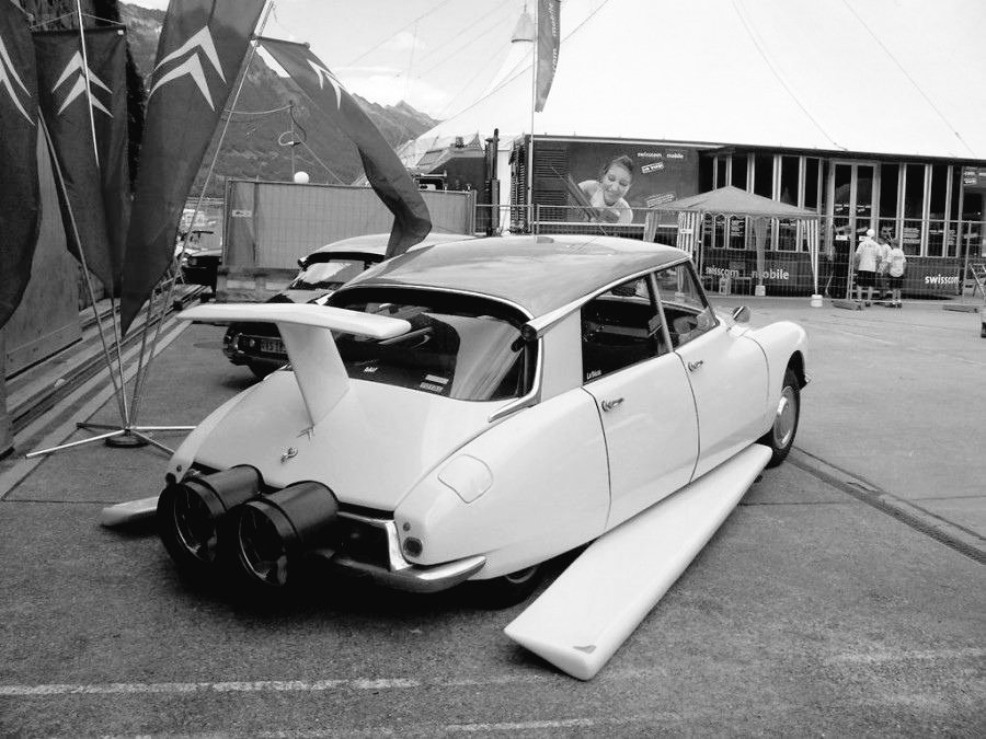 A 1965 Citroen DS. Fantomas' car.