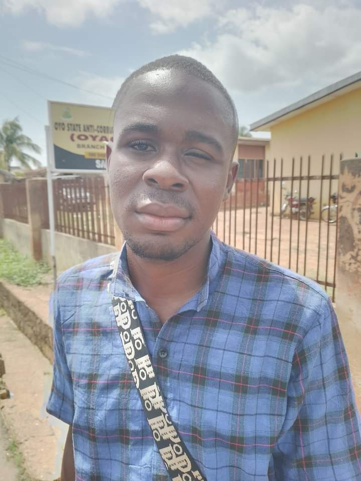 korrect_media's tweet image. Our reporter Daranijo Habeeb Opeyemi Gordblessjnr has been attacked while on duty at OYSIEC office in Saki by thugs led by NAOS President Seun Oladeji  and others. He has been moved toa nearest Healthcare facility for treatment. 

Details later.