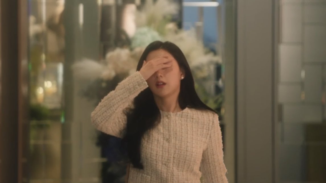 THIS IS SO FRUSTRATING. EPISODE 15 AND WE'RE STILL ON THIS NEVER ENDING TWIST AND TURNS. 

#QueenOfTearsEp15 #QueenOfTears