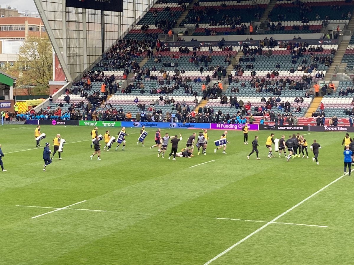 Busy scenes at a sold out Welford Rd as @BristolBears take on Leicester Tigers. 4th v 8th but only 6 pts separate the teams in the @premrugby table. Full comms 👇🏻