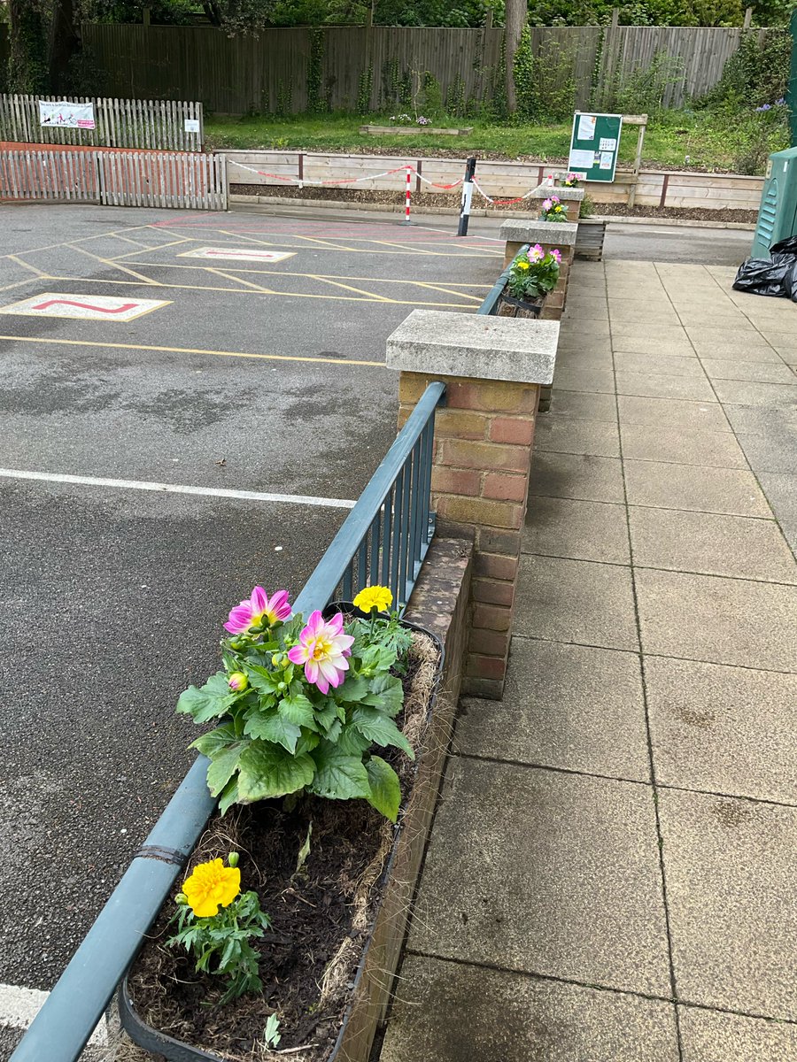 Thank you so much to all the volunteers that help out this morning.

New log circle.
Lots of weeding &amp; planting.
Installed herb box.
Toys and books on the bus sorted.
A HUGE amount of wood chipping spread around the pond and in the Forest School. 

It’s made a massive difference!