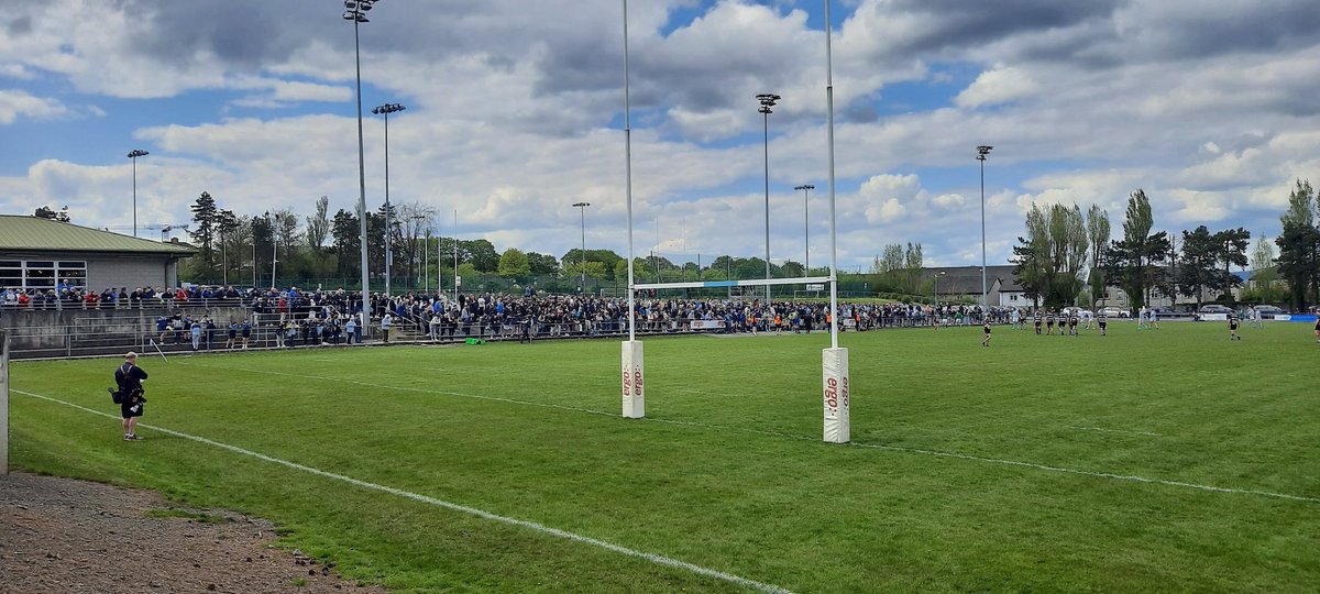 🏉 Bumper crowd in Dooradoyle where @GarryowenFC host @OldBelvedereRFC in crucial @EnergiaEnergy All-Ireland League Division 1A promotion/relegation play-off. Ideal conditions for a game #LLSport #EnergiaAIL 🏟