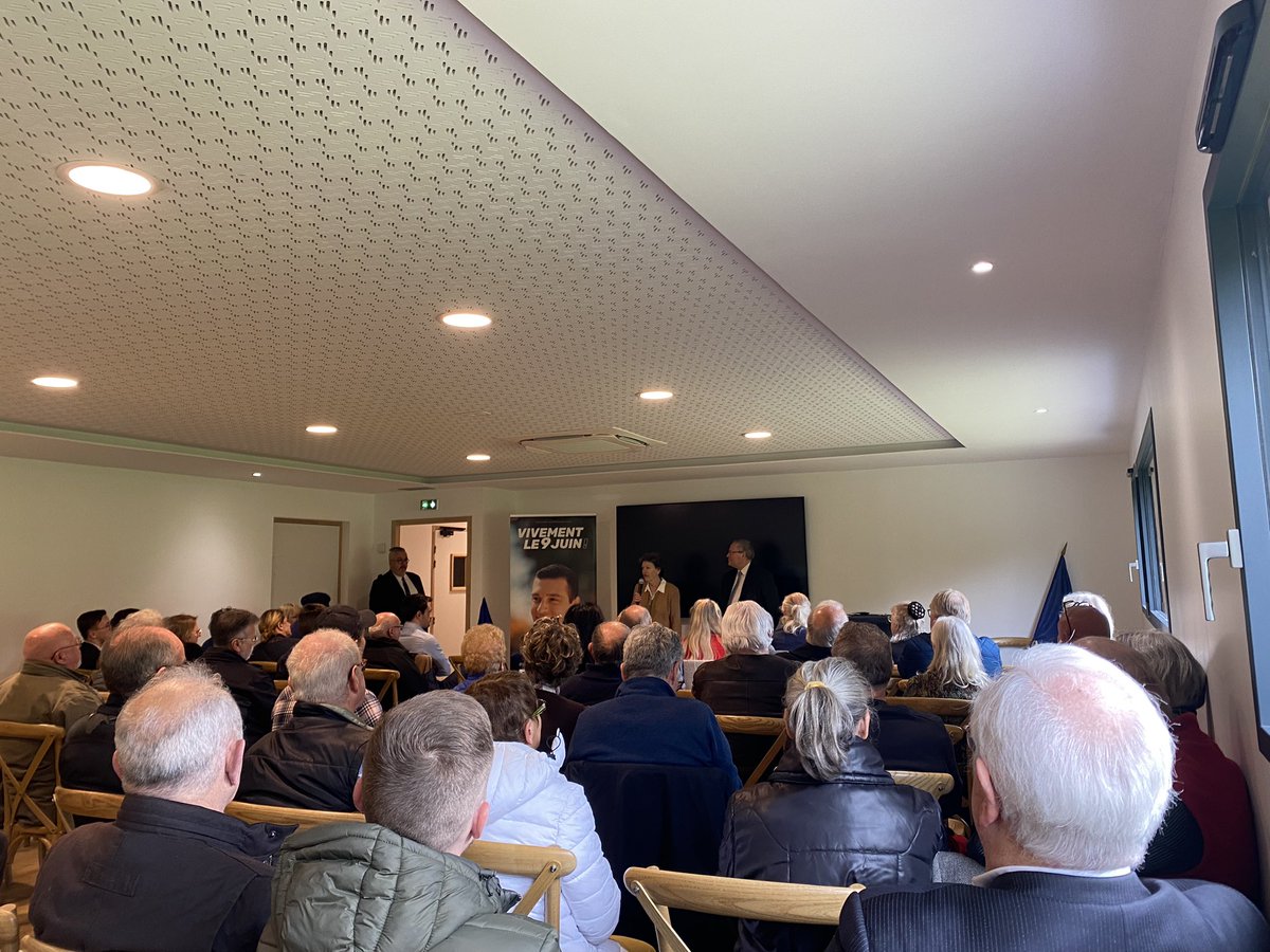 KiefferALC's tweet photo. Merci @Gilles_Lebreton d’être ajd avec les militants et les nombreux nouveaux adhérents du #RN22 

Merci de partager tes expériences au sein du groupe @GroupeID_FR et tes expertises sur les perspectives d’avenir ! 😉

Mobilisation générale pour @J_Bardella 

#VivementLe9Juin  🇫🇷 https://t.co/iyeAthENTB