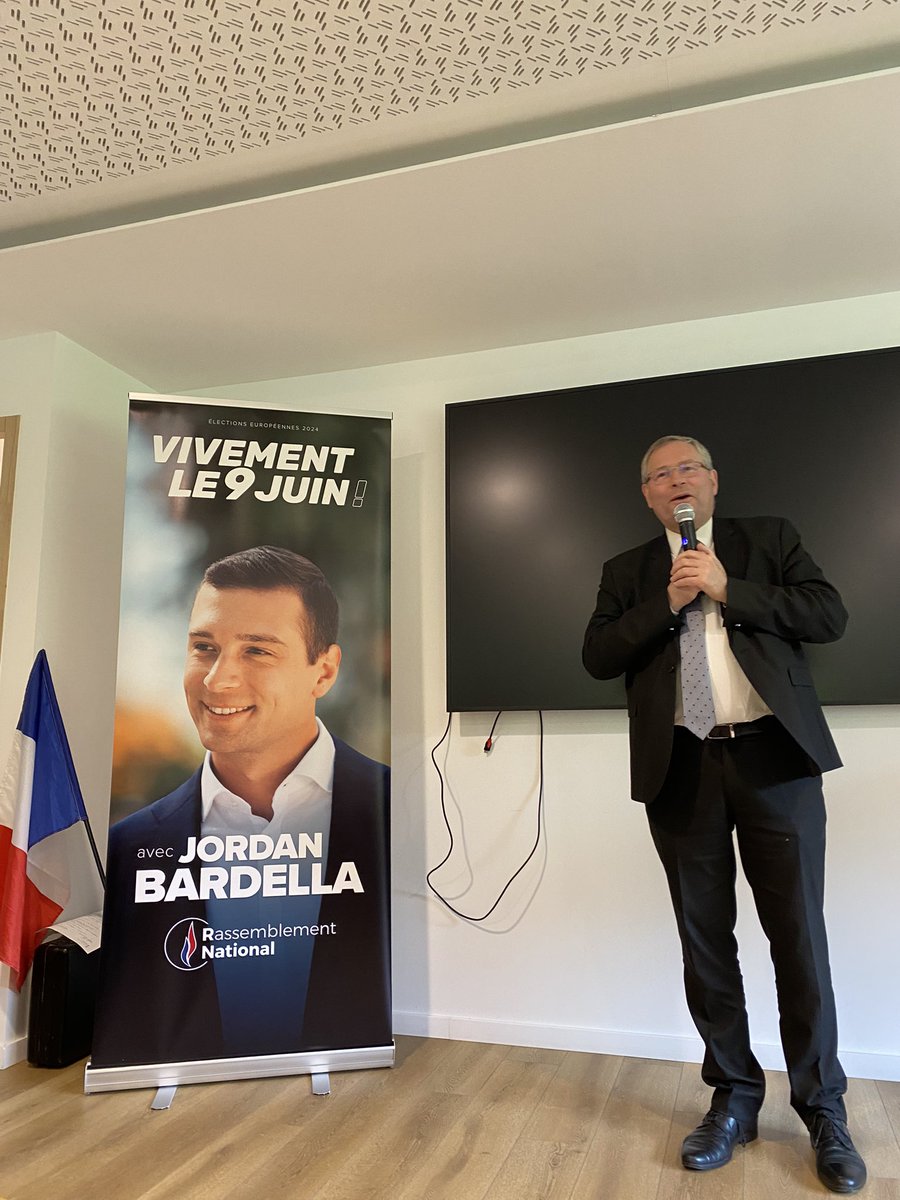 KiefferALC's tweet photo. Merci @Gilles_Lebreton d’être ajd avec les militants et les nombreux nouveaux adhérents du #RN22 

Merci de partager tes expériences au sein du groupe @GroupeID_FR et tes expertises sur les perspectives d’avenir ! 😉

Mobilisation générale pour @J_Bardella 

#VivementLe9Juin  🇫🇷 https://t.co/iyeAthENTB