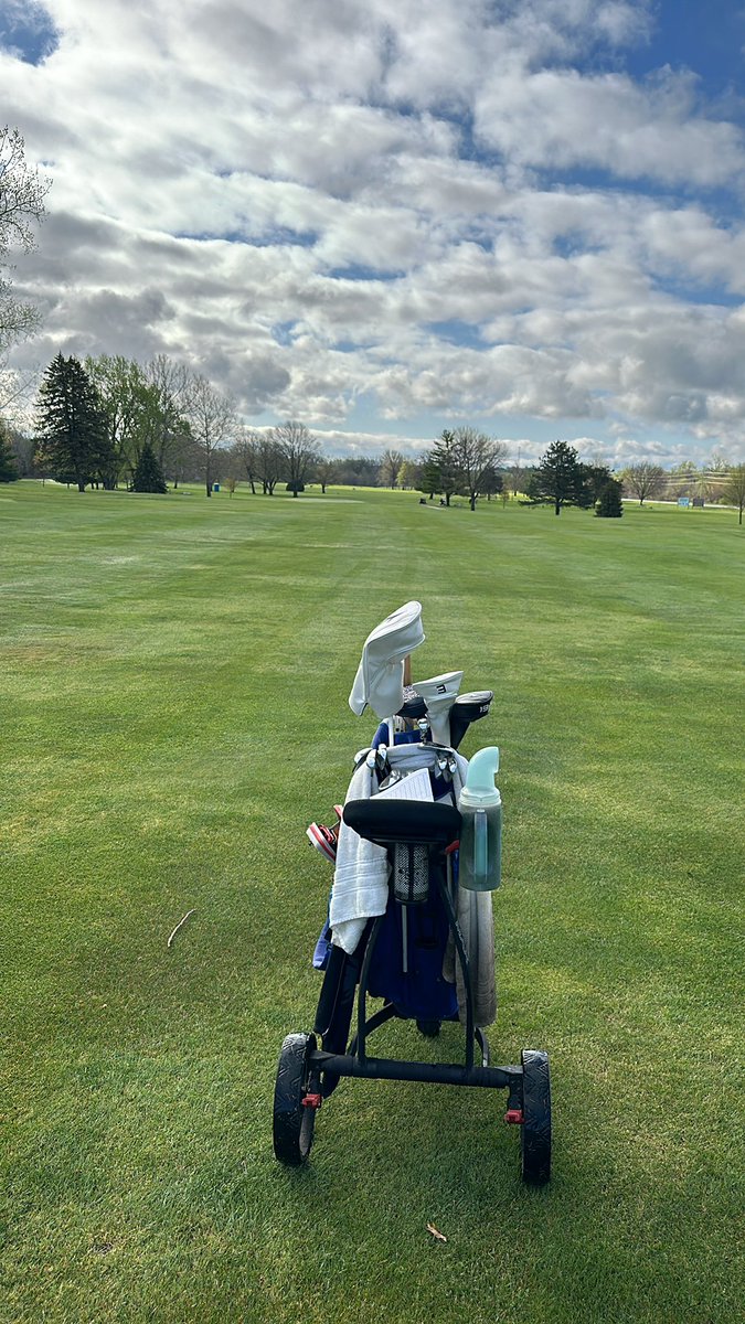 DevonDembinski's tweet photo. Beautiful morning to walk 18 holes https://t.co/YYvGCnpNu7