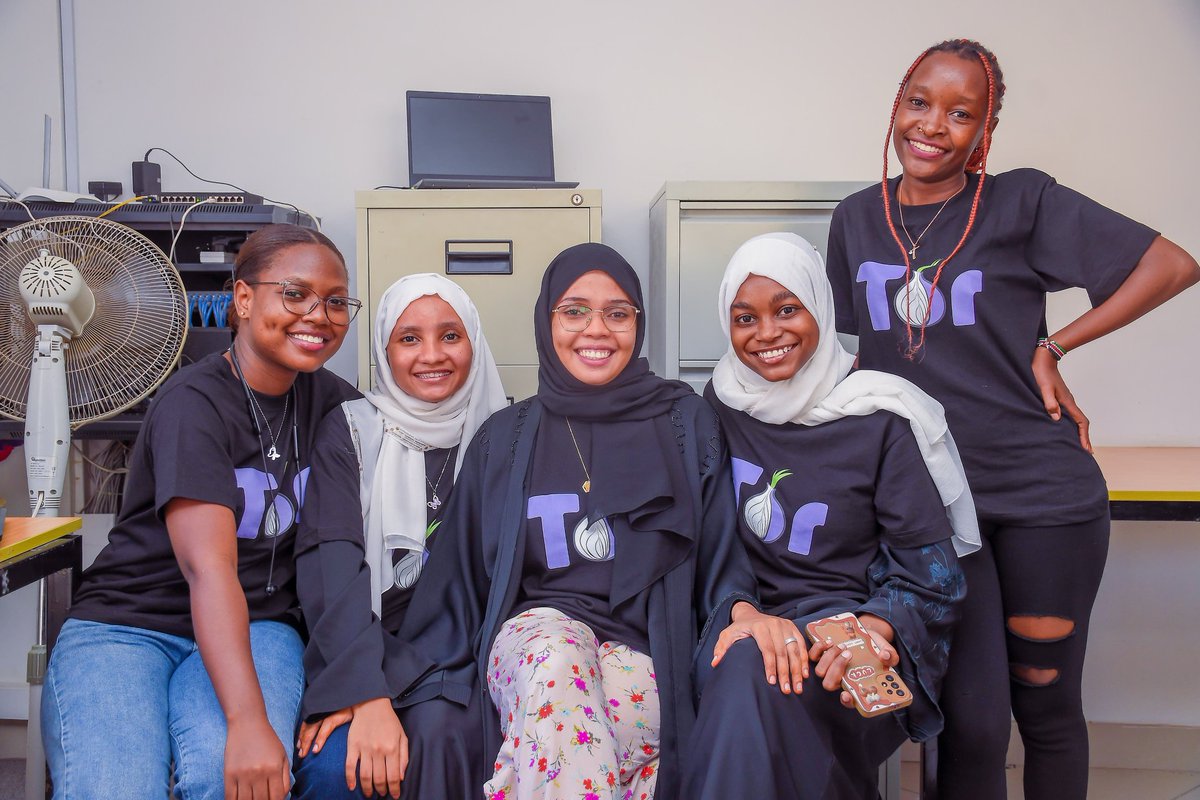 OluochRecky's tweet image. At the American Space Mombasa with @antony_wugoma @Florence_wakio_ @mwaki_link @LatifaNoor5 ,  and many others Learning about @torproject , it&apos;s applications, Benefits, and how to use it #thetorproject