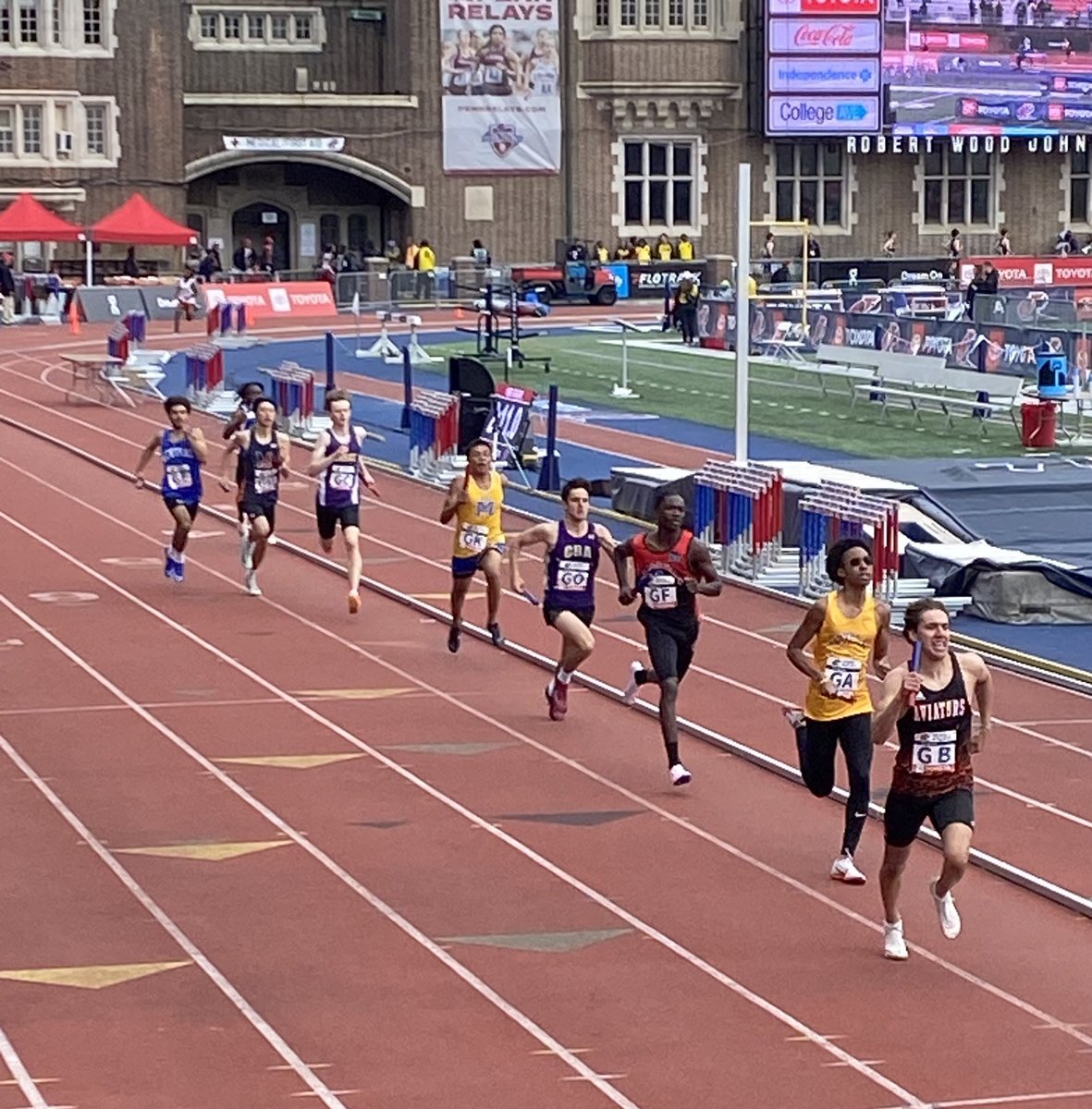 EMXCTF's tweet image. ⚡️ The Penn Relays 4x400 ⚡️ 
Here is Marvin Ponce, whose picture I inadvertently left off the collage, on our 3rd leg. His 53.48 was a lifetime best! #LearningTheCraft