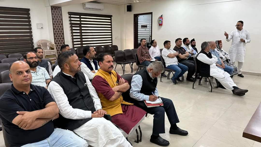 RavinderRaina's tweet photo. Meeting regarding Anantnag-Rajouri Parliamentary Constituency at BJP HQ. https://t.co/Mbk1bJeUta