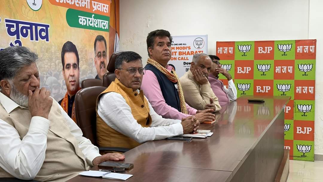 RavinderRaina's tweet photo. Meeting regarding Anantnag-Rajouri Parliamentary Constituency at BJP HQ. https://t.co/Mbk1bJeUta
