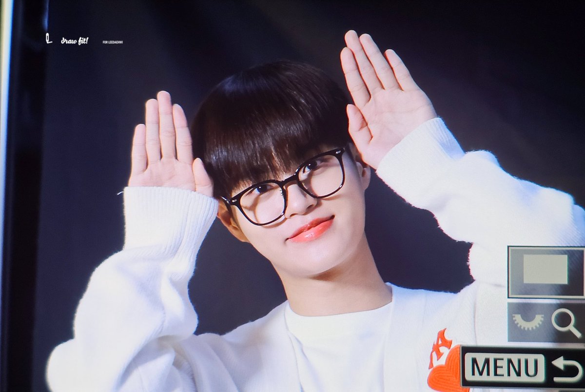 Daehwicom's tweet image. 240427 올만입니다용 🐰 #대휘 #AB6IX #이대휘 #에이비식스