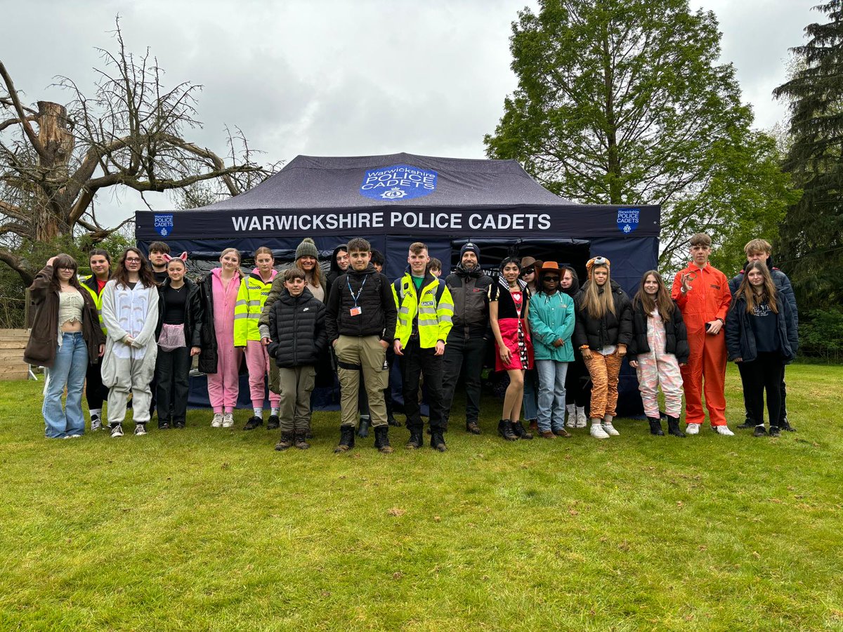 Our cadets are doing 24 hour sponsored walk to raise money for @ShineALightCov it was great that ACC SMITH joined us with his family to do a few laps with the cadets offering his support @warkspolice @WarwickshirePCC @highsheriffwar2 @NationalVPC