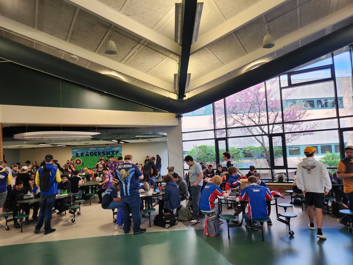 ActivitiesEpchs's tweet photo. The competitors are here-let the IHSA E-Sports State Final begin! @Epchs231 https://t.co/uv30qhDv8y