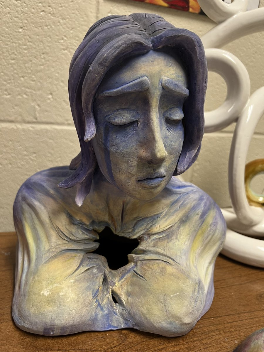 CobbVisualArts's tweet image. Senior art showcased as part of the @GaDOE_FineArts Diploma Seal Capstone. Dedication of focused work, expression of ideas &amp;amp; visual arts skill development demonstrated by seniors at Osborne HS! #cobbartrocks #artsedga #DoingDrivesLearning