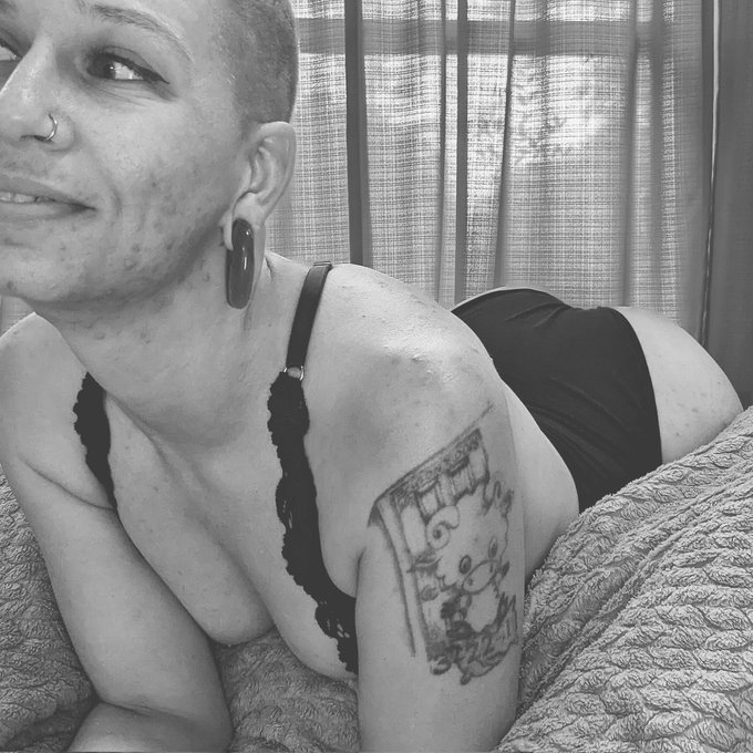 Happy Saturday! https://t.co/3bpwG16i3i<a href="/tag/mothersday"class="tags"><span>#mothersday</span></a><a href="/tag/greeneyes"class="tags"><span>#greeneyes</span></a><a href="/tag/alternativemodel"class="tags"><span>#alternativemodel</span></a><a href="/tag/milf"class="tags"><span>#milf</span></a>