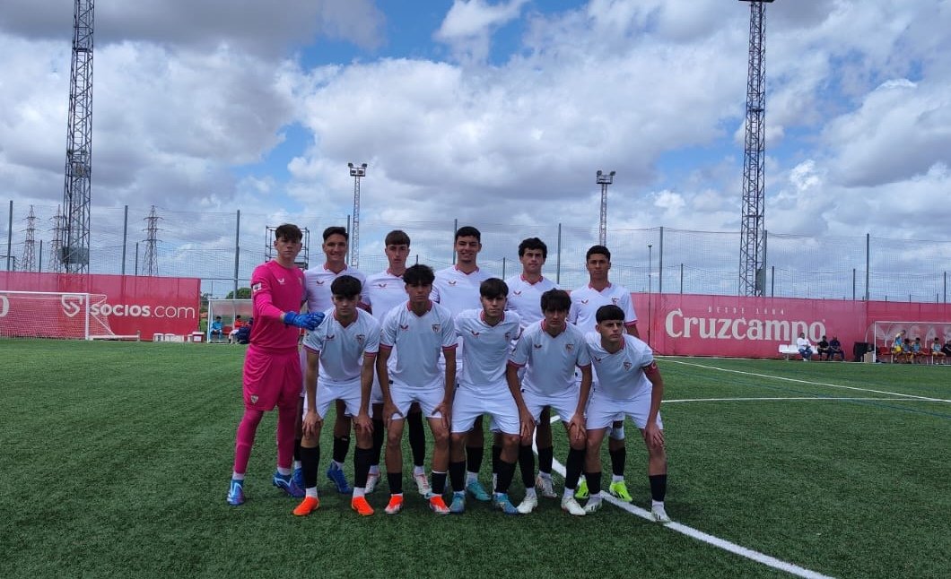 CanteraSFC's tweet photo. FINAL | El segundo equipo juvenil sigue a lo suyo y vuelve a ganar en casa:

#SevillaFCJuvB 4-0 #PolillasCeuta

⚽ Adrián (3) e Iván Soldán

#CanteraSevillaFC ⚪🔴 https://t.co/yVUOtcla6x