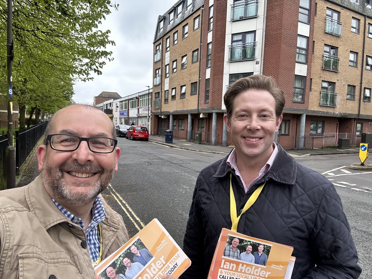 Great to be out and about in Somerstown with ⁦@Chris_AttwellLD⁩ talking with residents about the local elections on 2nd May. #Somerstown