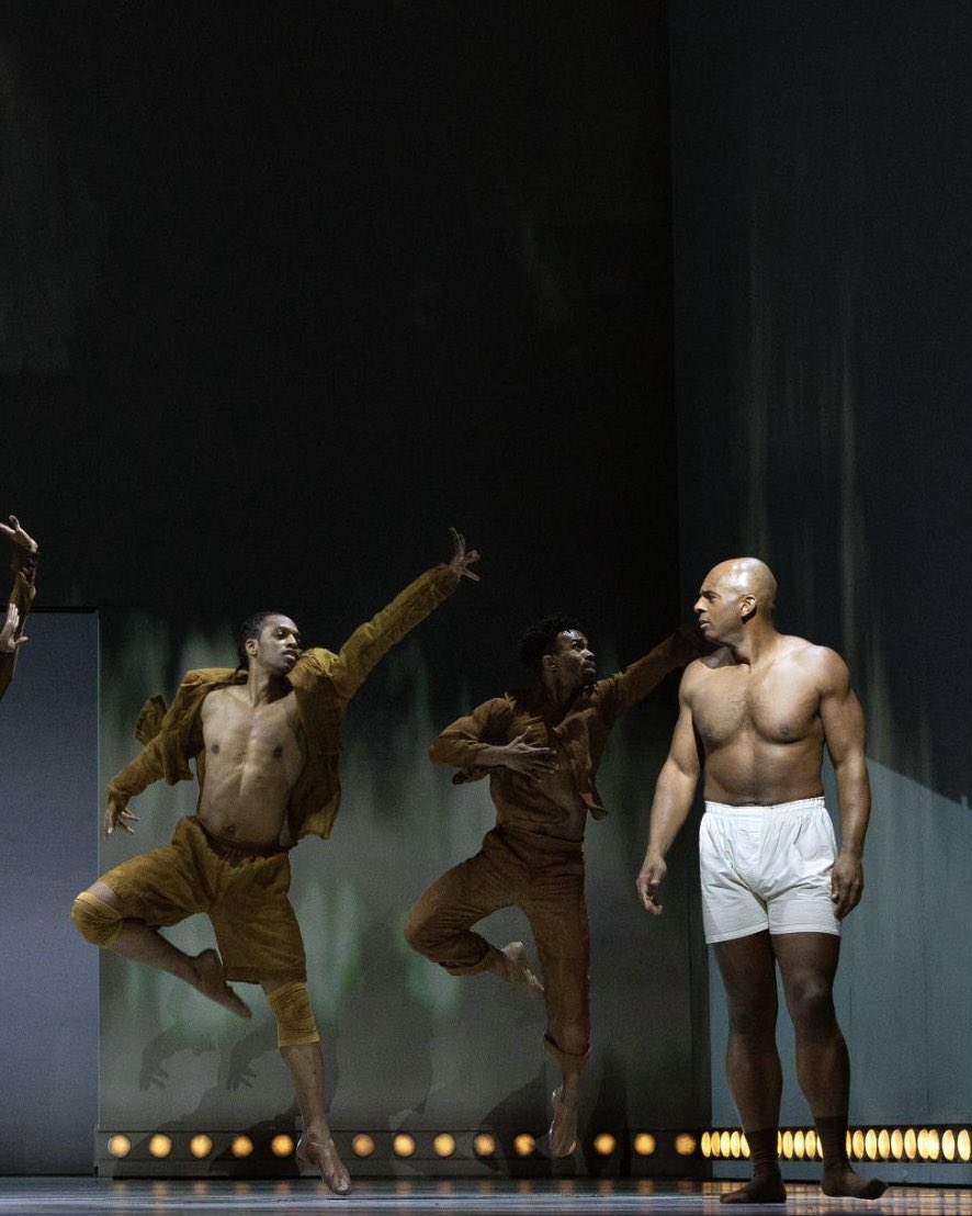 MetOpera's tweet photo. Tune into The Robert K. Johnson Foundation–Metropolitan Opera International Radio Network or Metropolitan Opera Radio on @siriusXM today, April 27, at 1PM ET for a live broadcast of Terence Blanchard’s Fire Shut Up in My Bones, starring bass-baritone Ryan Speedo Green as Charles. https://t.co/aJcmtwFBqI
