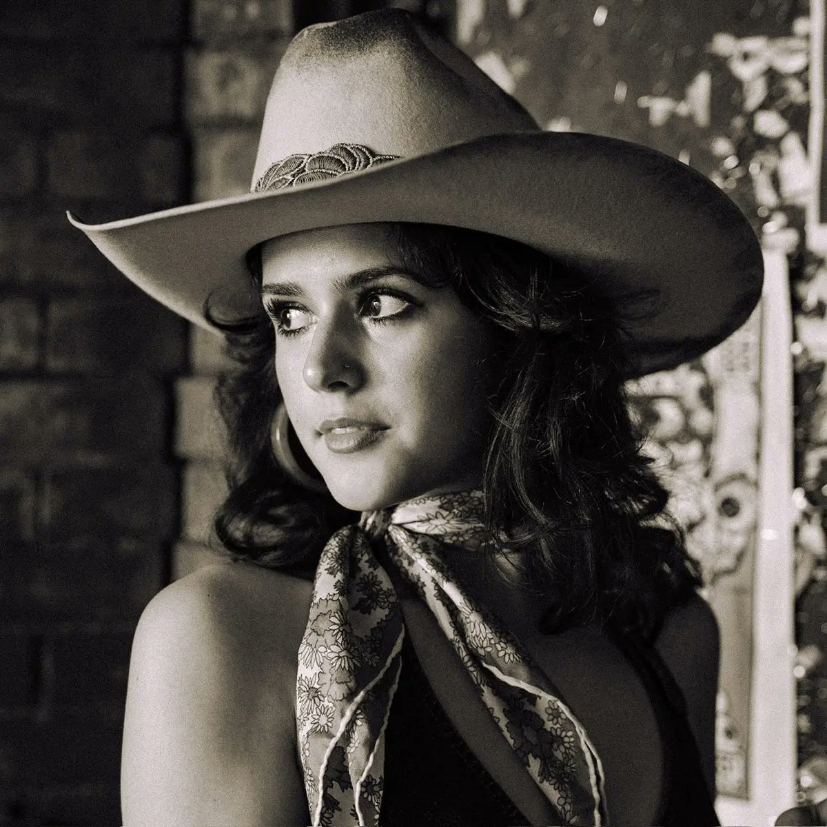 Yesterday, Maggie Antone released her latest single 'Johnny Moonshine', a playful country song which she wrote with hit songwriters Natalie Hemby and Aaron Raitiere ✨ READ ALL ABOUT IT: holler.country/news/breaking/…