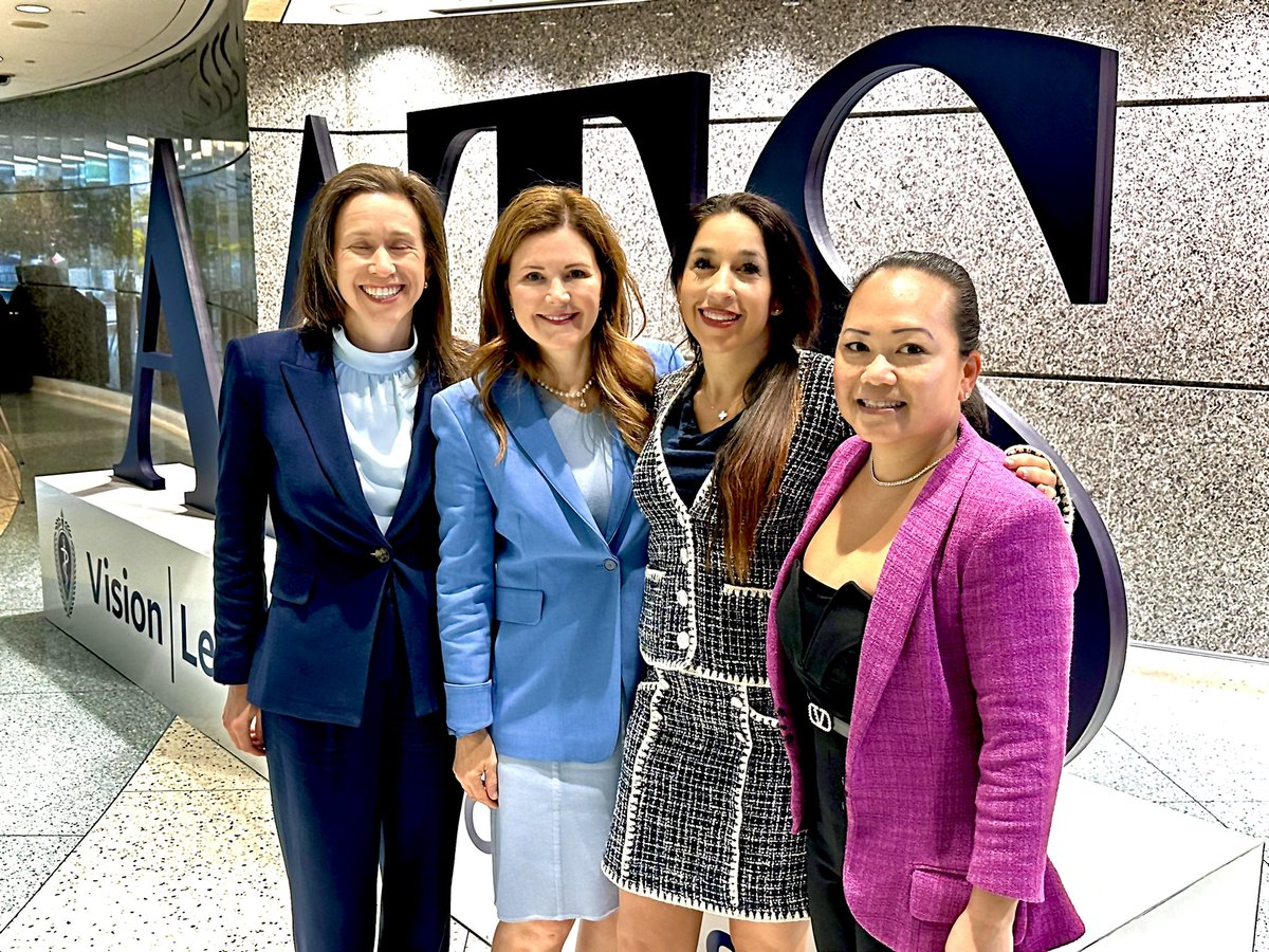 Entered day 1 of #AATS2024 with these phenomenal surgeon leaders. Meeting is off to a great start! 

@WomenInThoracic @WomenSurgeons @ShandaBlackmon @girlceppa @sgworrell @AATSHQ