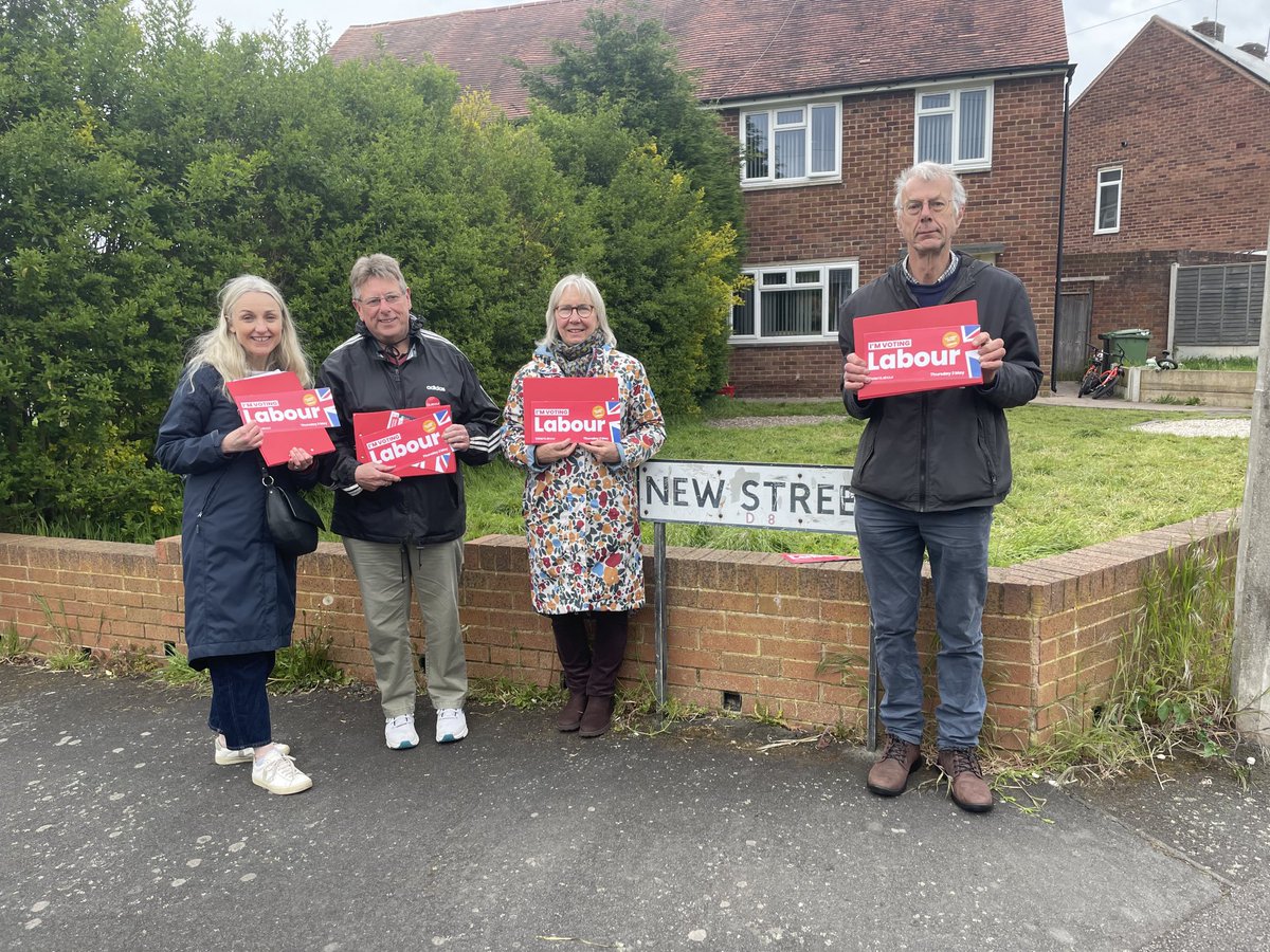 A brilliant response on the doorstep in #Wordsley this morning. Thank you to everyone who stopped to chat and support our brilliant local Labour candidates and ⁦@RichParkerLab⁩ & ⁦@SimonFosterPCC⁩. People are ready for change. #VoteLabour